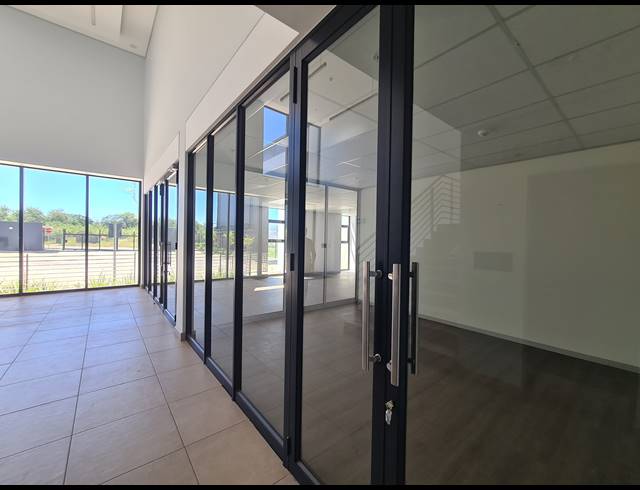 5,515M² WAREHOUSE TO LET IN SAMRAND BUSINESS PARK